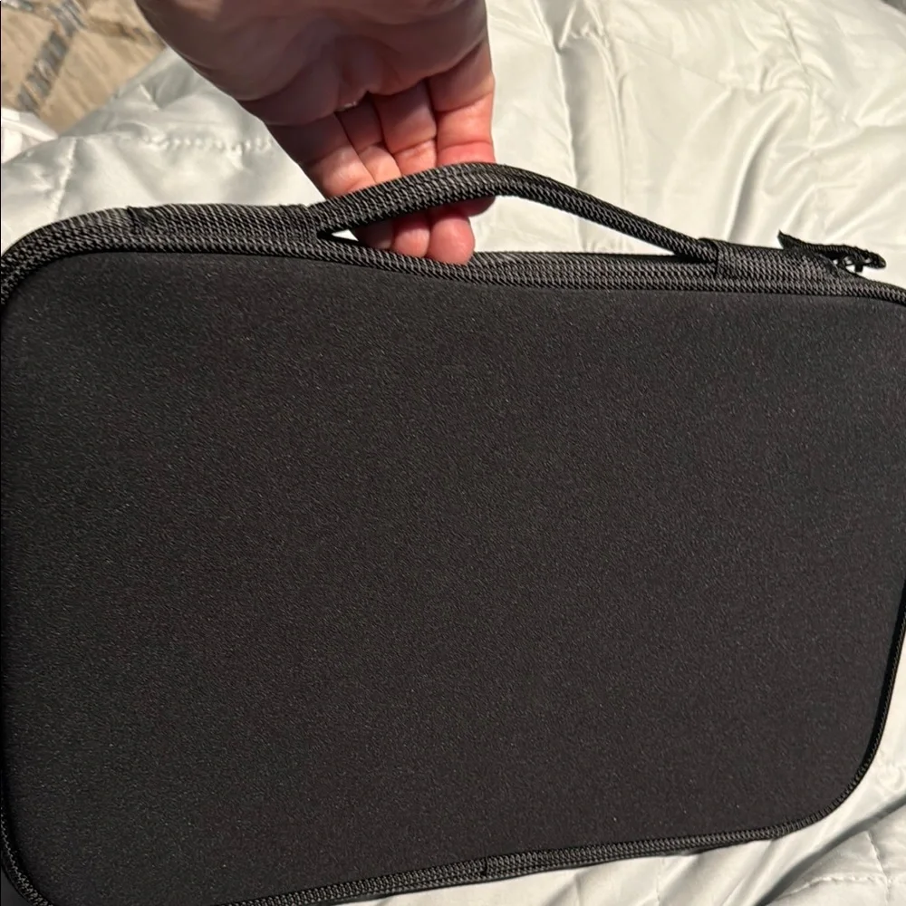 Belkin 11” laptop/tablet sleeve Protective Case, black